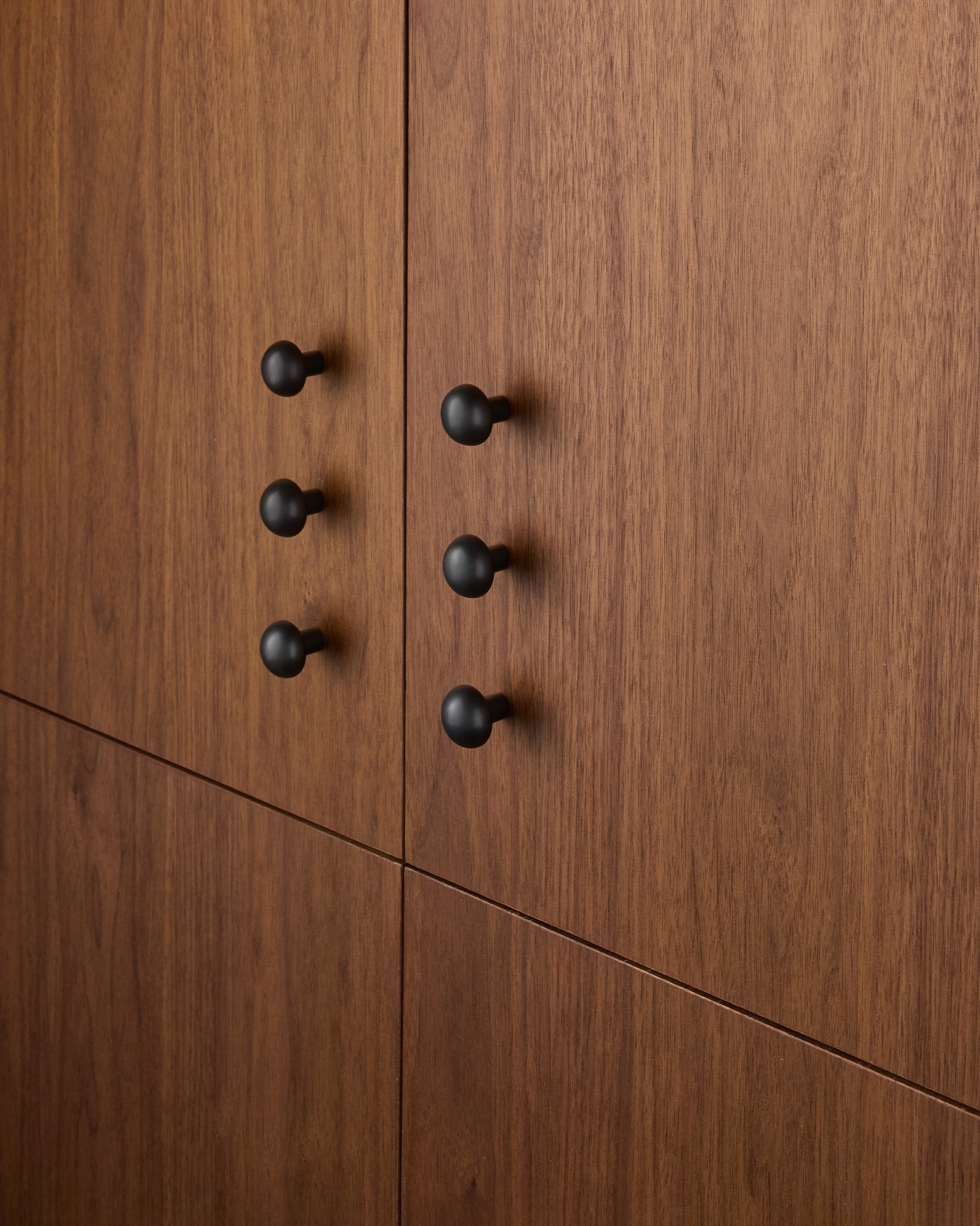 #finish_blackened brass